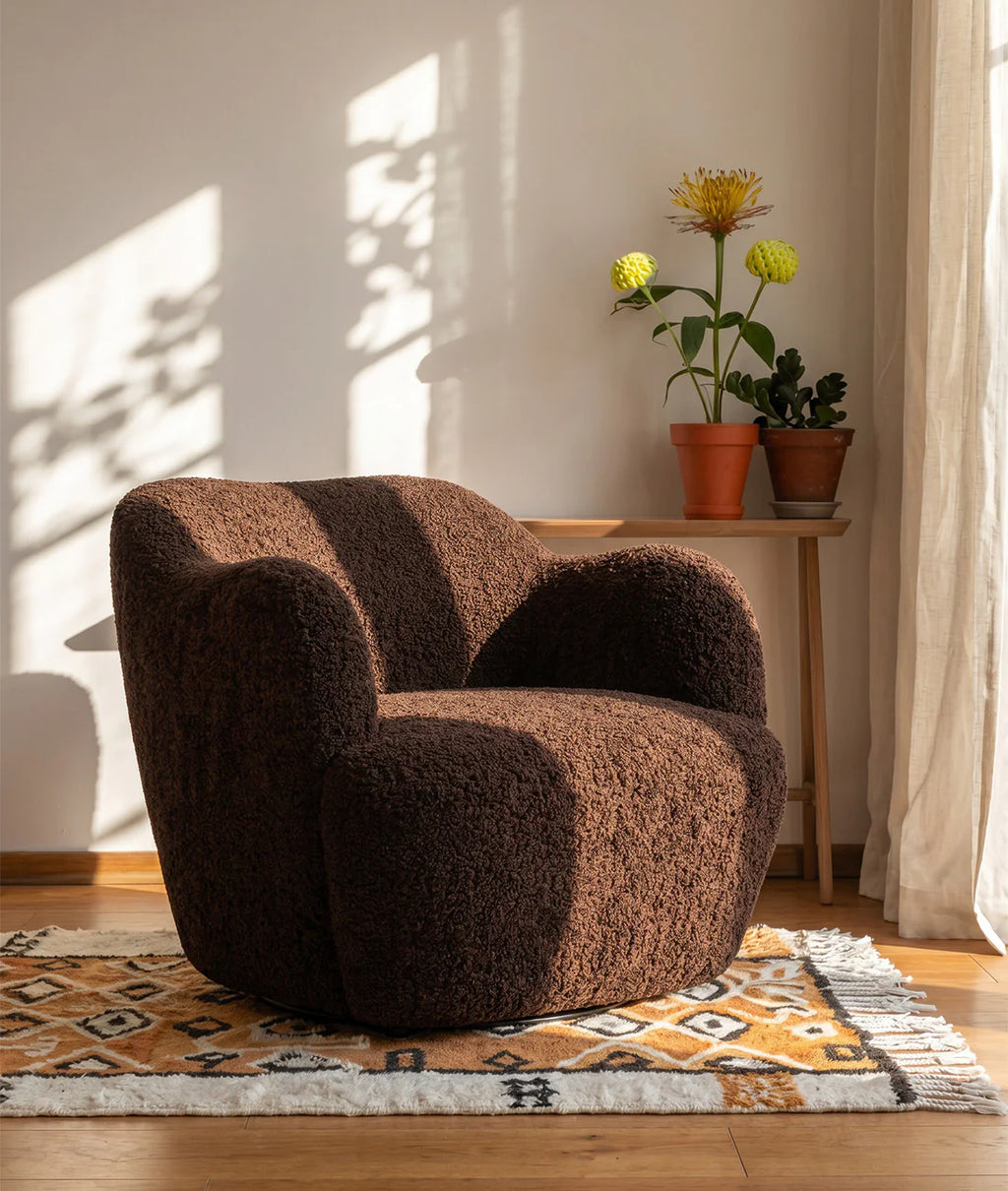 Auden Swivel Armchair – Marwar Handicraft