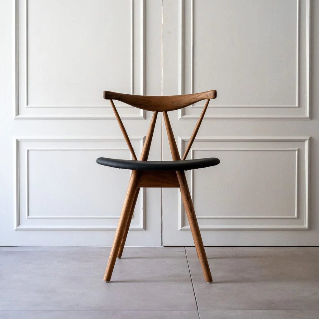 Magnus Curved Chair
