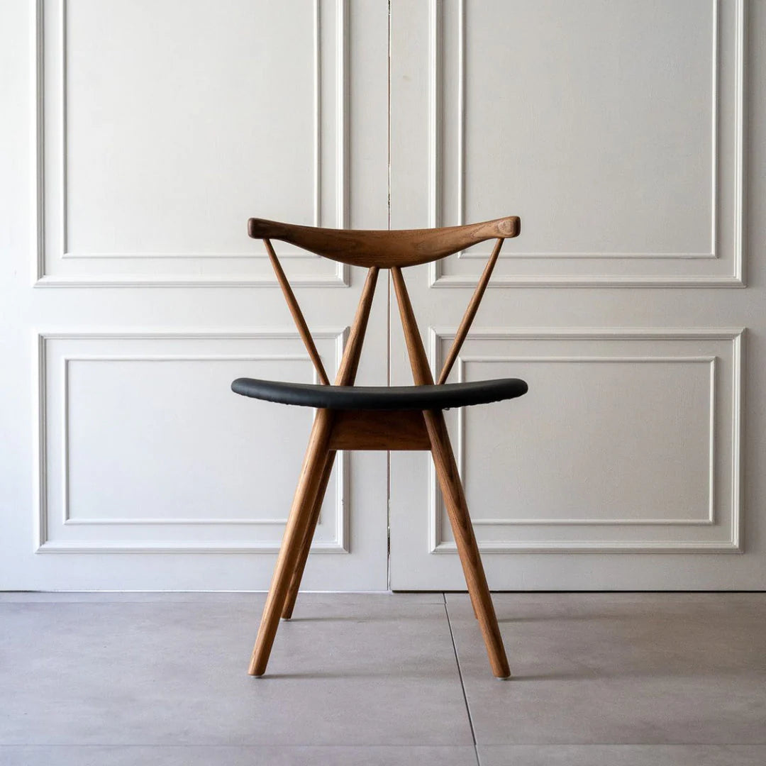 Magnus Curved Chair