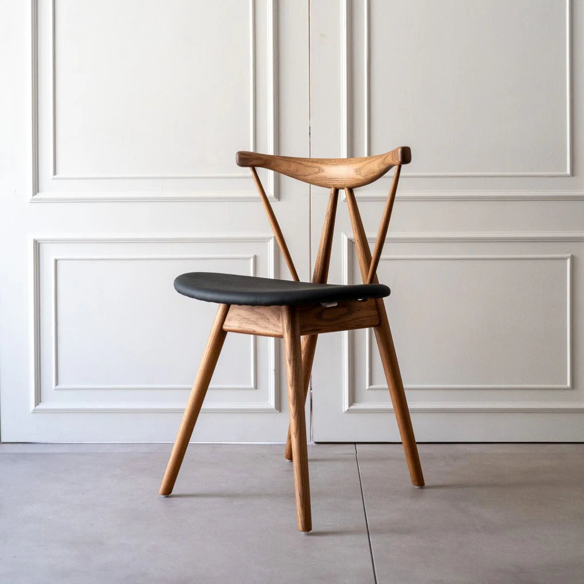 Magnus Curved Chair