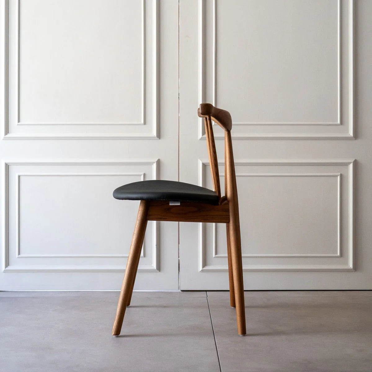 Magnus Curved Chair