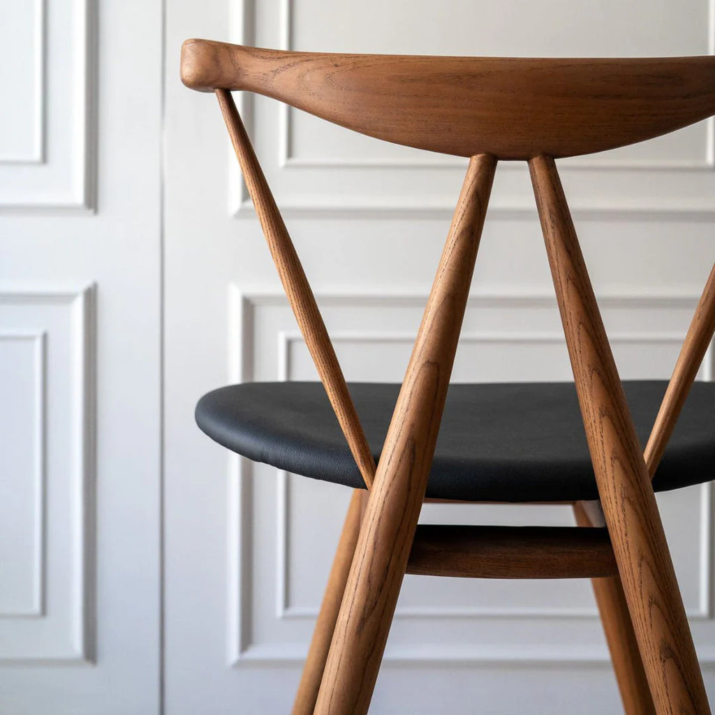 Magnus Curved Chair