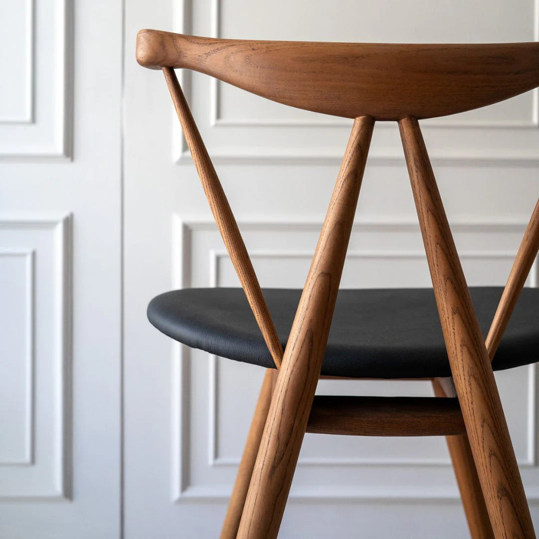 Magnus Curved Chair