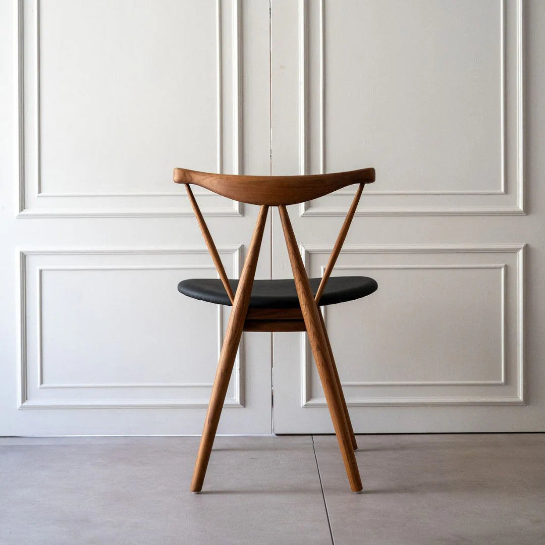Magnus Curved Chair