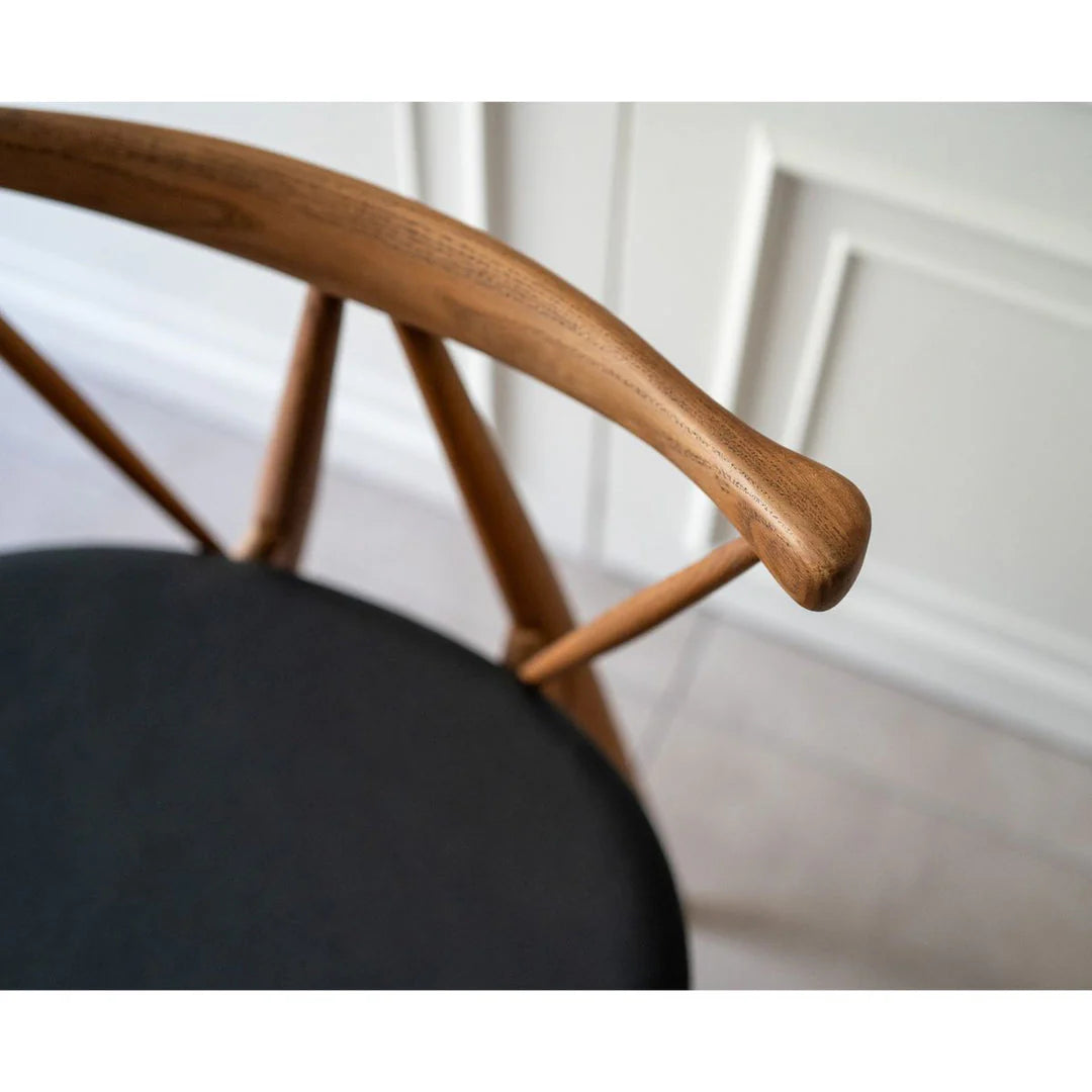 Magnus Curved Chair