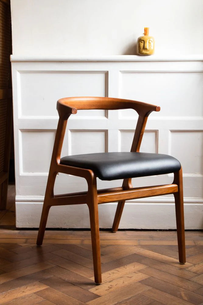 Blackthorne Chair