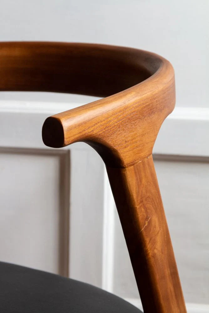 Blackthorne Chair
