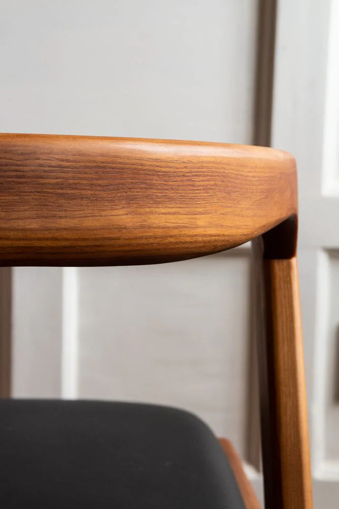 Blackthorne Chair