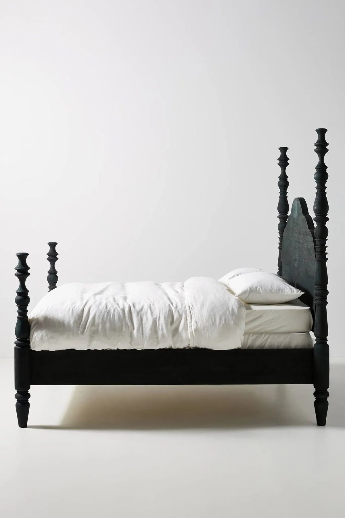 Alvis Poster Bed